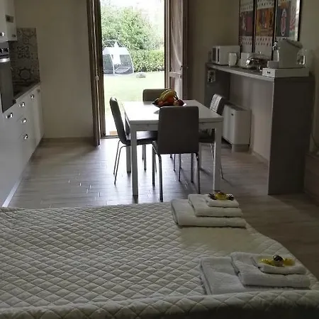 Casa Di Sissy Con Piscina Privata - Zona Igea 4*
